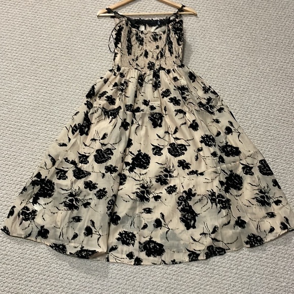 Light and breezy dress - Picture 9 of 11